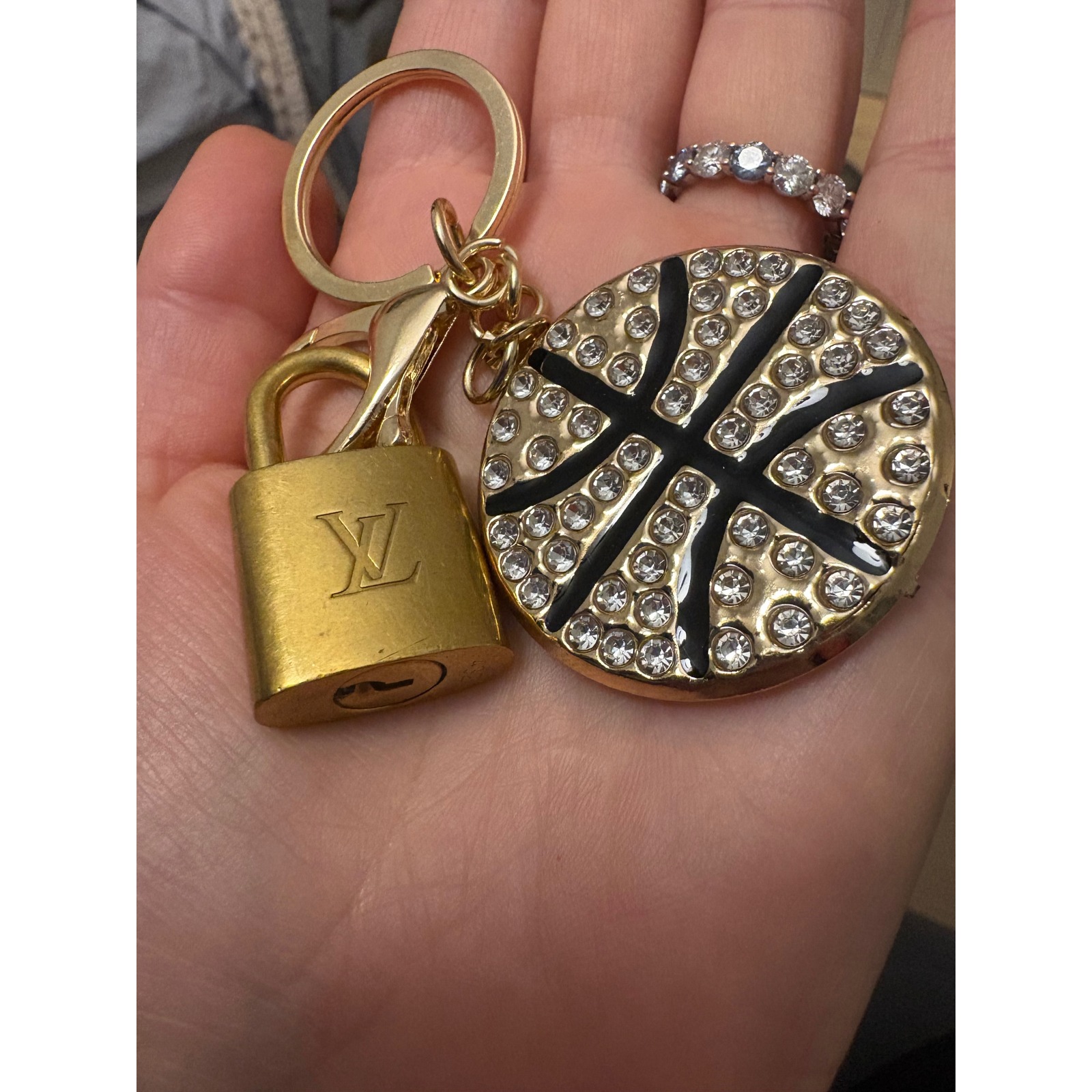 Louis Vuitton Lv Padlock 432 ,With Unbranded Gold Keychain Bag Charm
